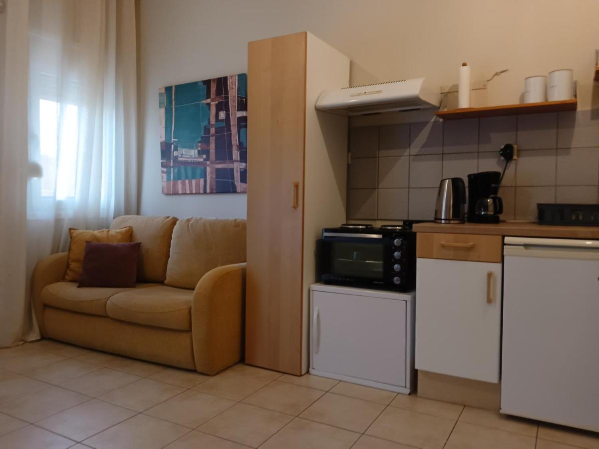 Amelie'S Apartments Mesolóngion Екстериор снимка