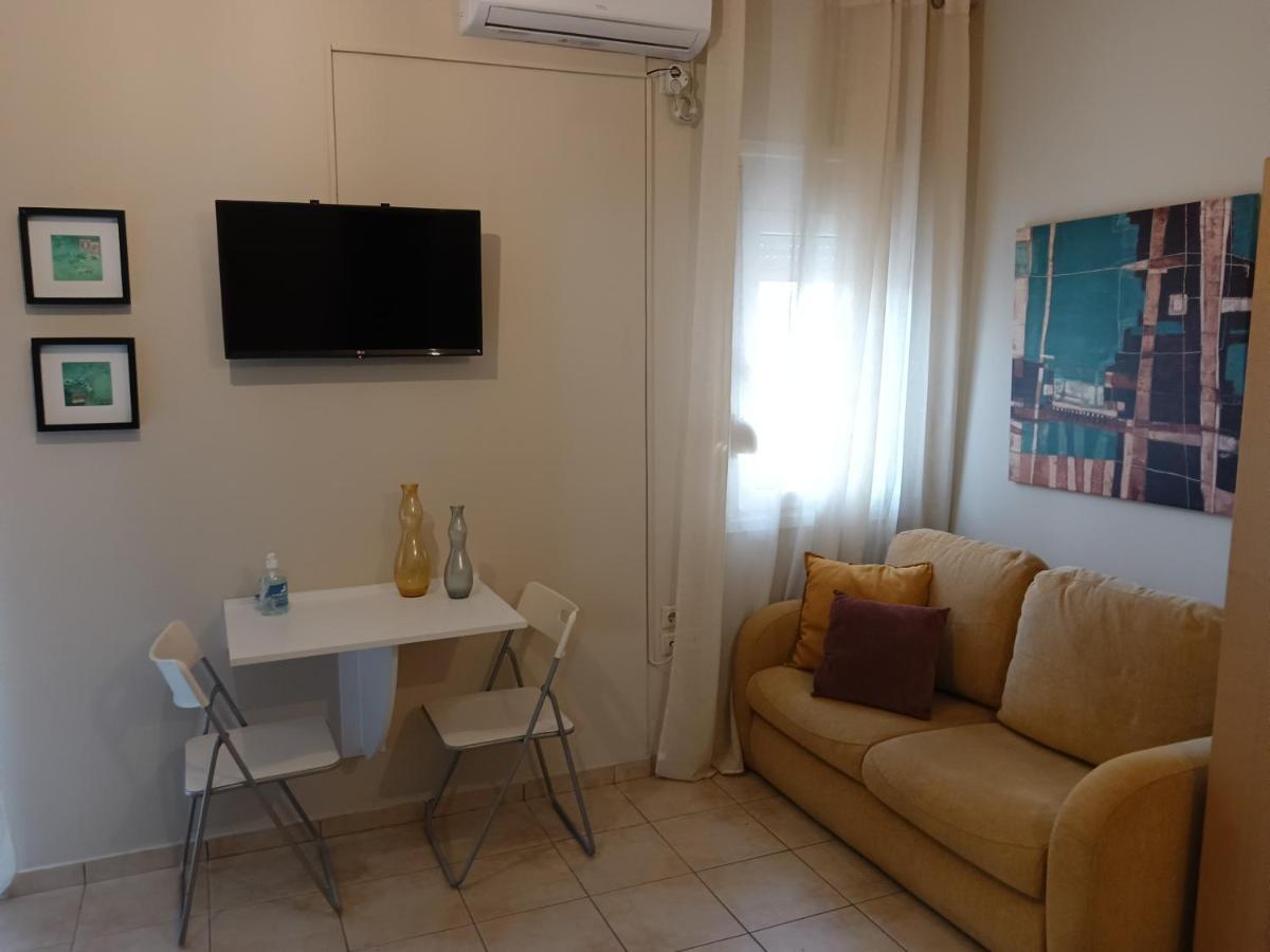 Amelie'S Apartments Mesolóngion Екстериор снимка