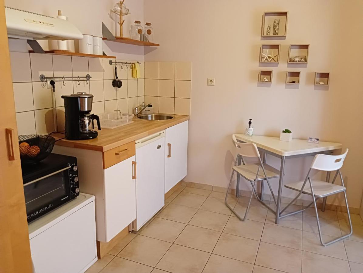 Amelie'S Apartments Mesolóngion Екстериор снимка